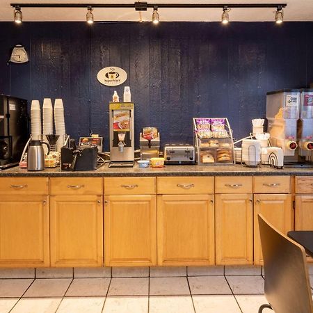 Super 8 By Wyndham Wooster Hotel Buitenkant foto