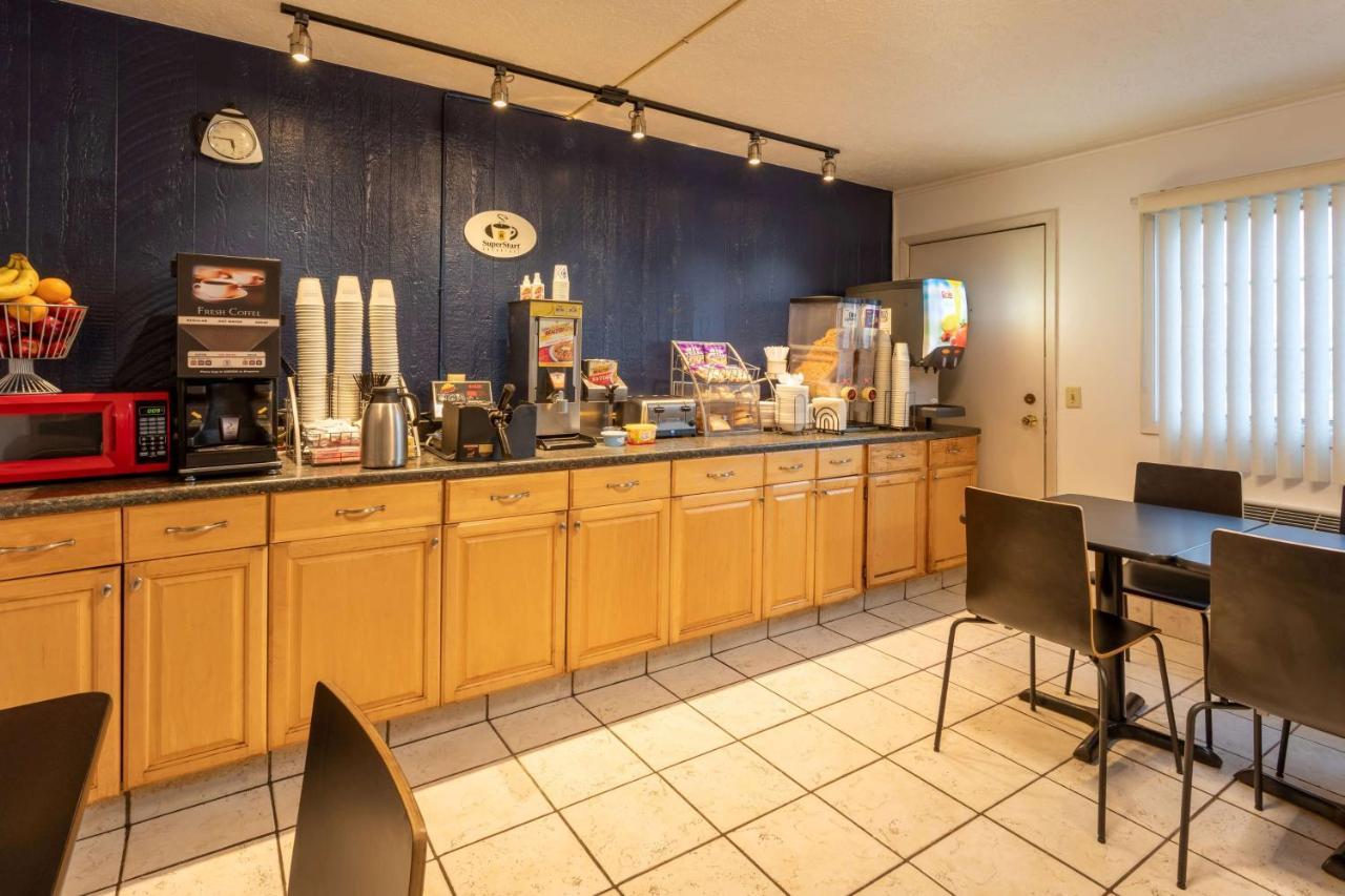 Super 8 By Wyndham Wooster Hotel Buitenkant foto