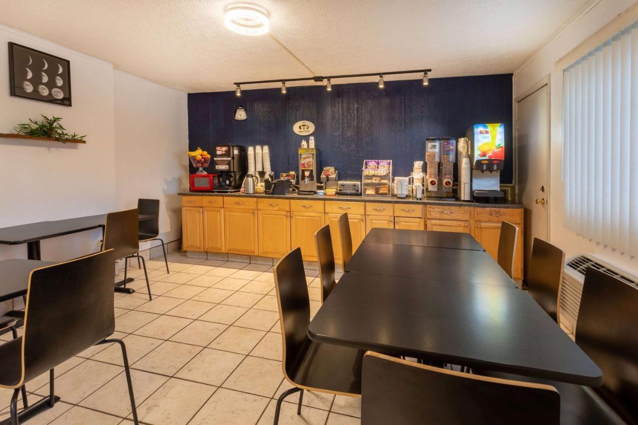 Super 8 By Wyndham Wooster Hotel Buitenkant foto