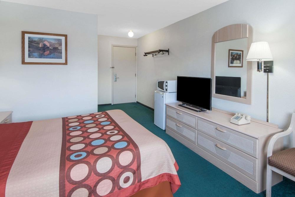 Super 8 By Wyndham Wooster Hotel Buitenkant foto